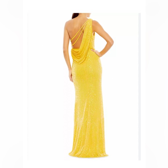Mac Duggal Dresses & Skirts - Ieena For Mac open back Sequin Gown lined,sz 4, no defects , new, lemon